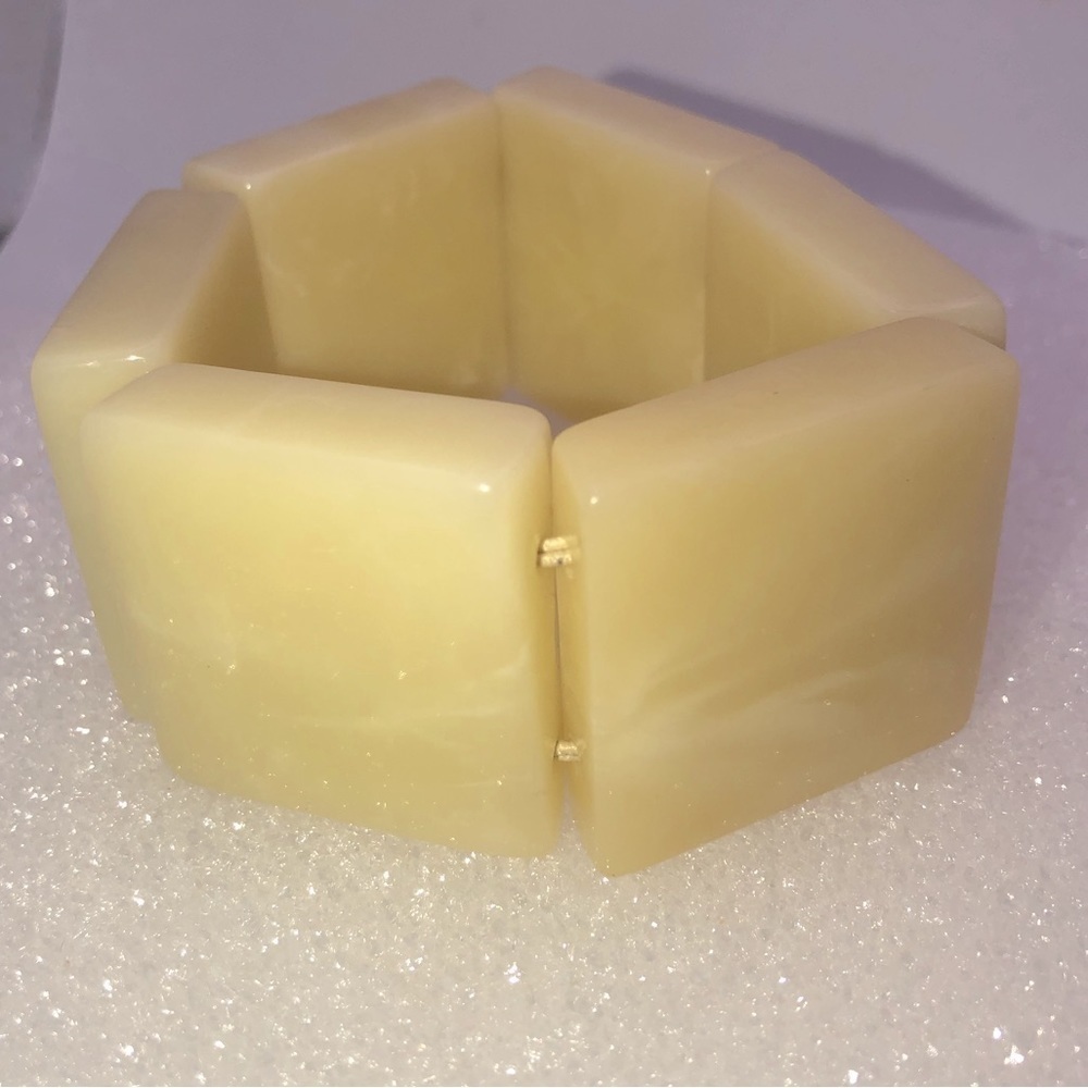 VTG Lucite Square White & Cream Swirl Stretch Bracelet OS
